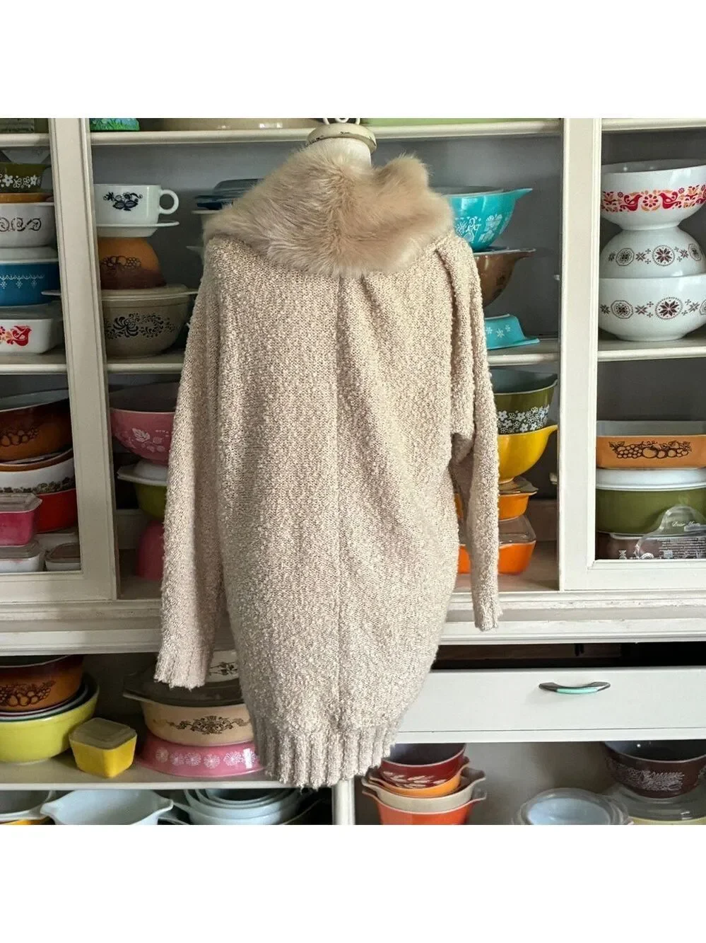 Guess Turning Heads in Hollywood Faux Fur Collar Sweater in Cream - Size Large